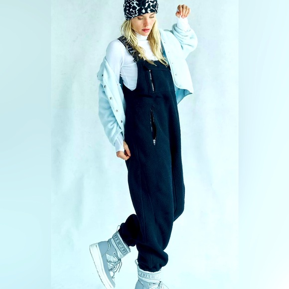 FREE PEOPLE Hit the slopes Salopette fleece overalls Black Size Small NWT - Picture 1 of 7